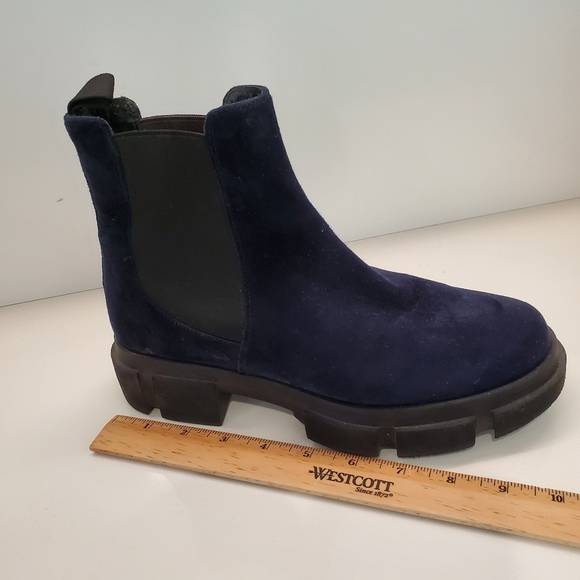 Triver Flight Navy Suede Lug Sole Ladies Chelsea Boot US Sz 8.5, EU 38 - Picture 4 of 10